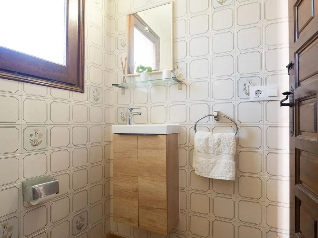 Bathrooms - Sea View House with Pool in Cala Mateua