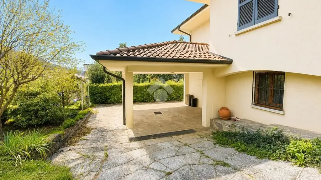 Giardino - Panoramic Villa with Garden in Ponte Lambro