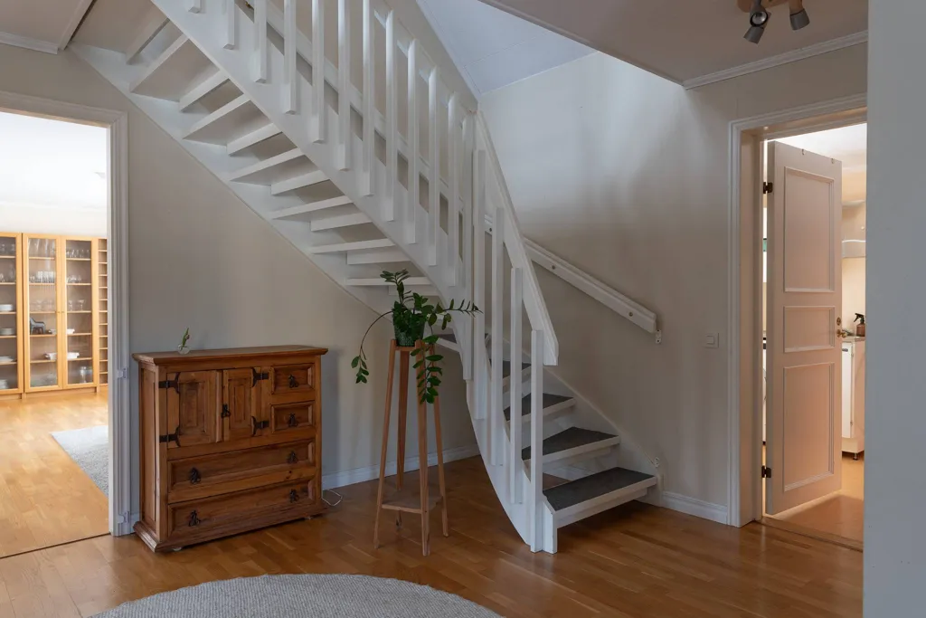 Pièces - 1.5-Floor Villa with Garden in Västerås