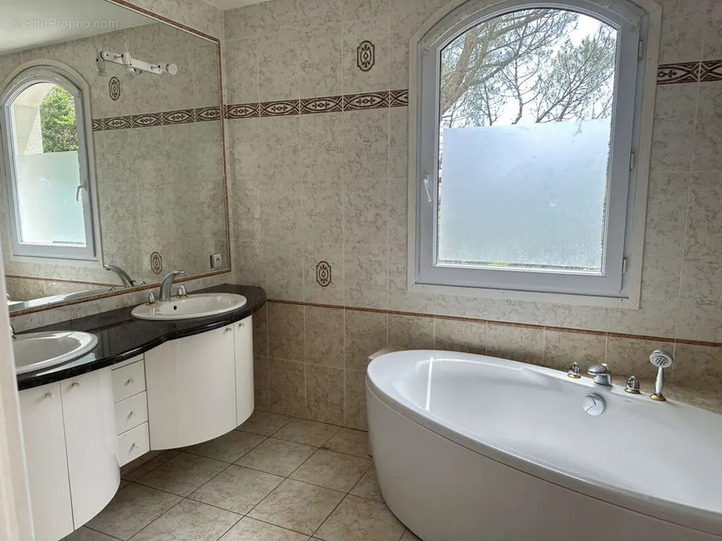 Bagni - House with Golf View and Pool near Saint-Etienne