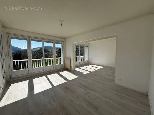 Séjour - Appartement F4 avec Balcon à Firminy
