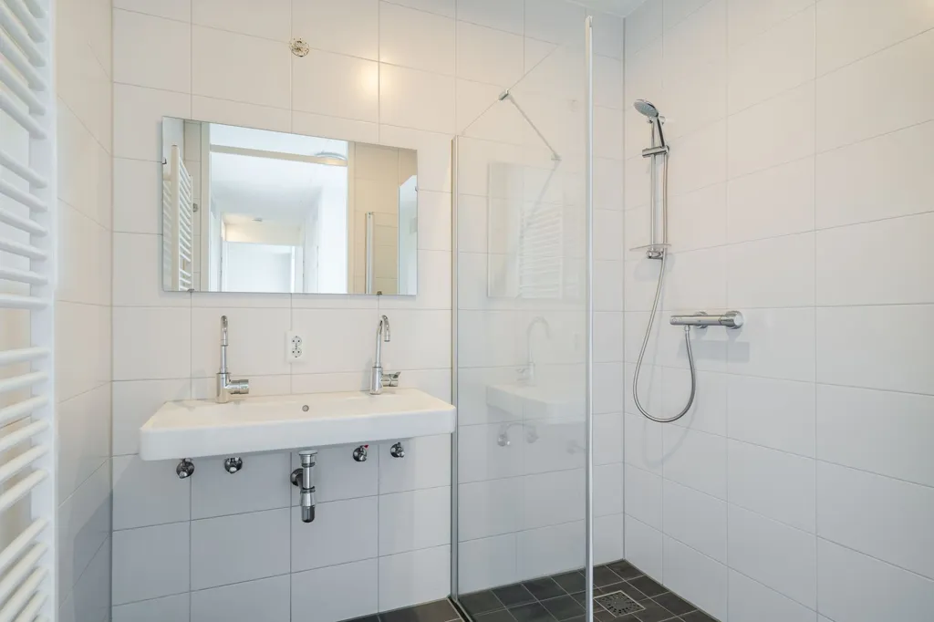 Salles de bain - 4-Bedroom Flat in Central Utrecht