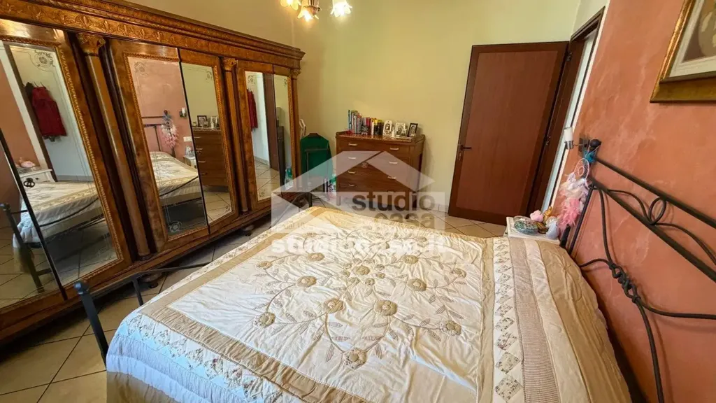 Chambres - Villa with Three Apartments in Crema