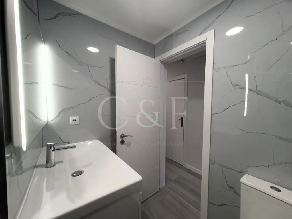 Salles de bain - Remodelled 2-Bedroom Apartment in Central Oeiras