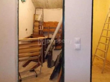 Toutes les photos (2) - Unfinished Basement Storage in Nea Makri