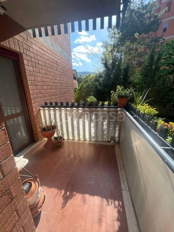 Rõdu - Rear-Accessed Apartment with Garden in Perugia