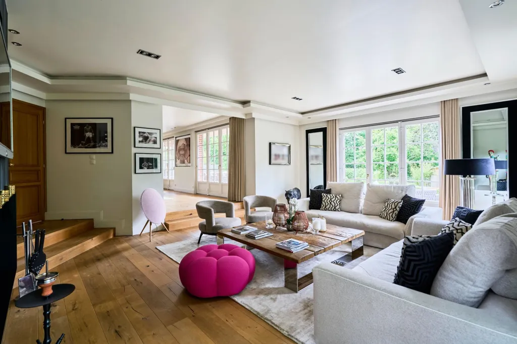 Living Room - Luxury House with Private Pool in Mouvaux