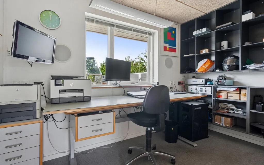 Bureau - Eco-Friendly Villa with Solar Panels in Kollund