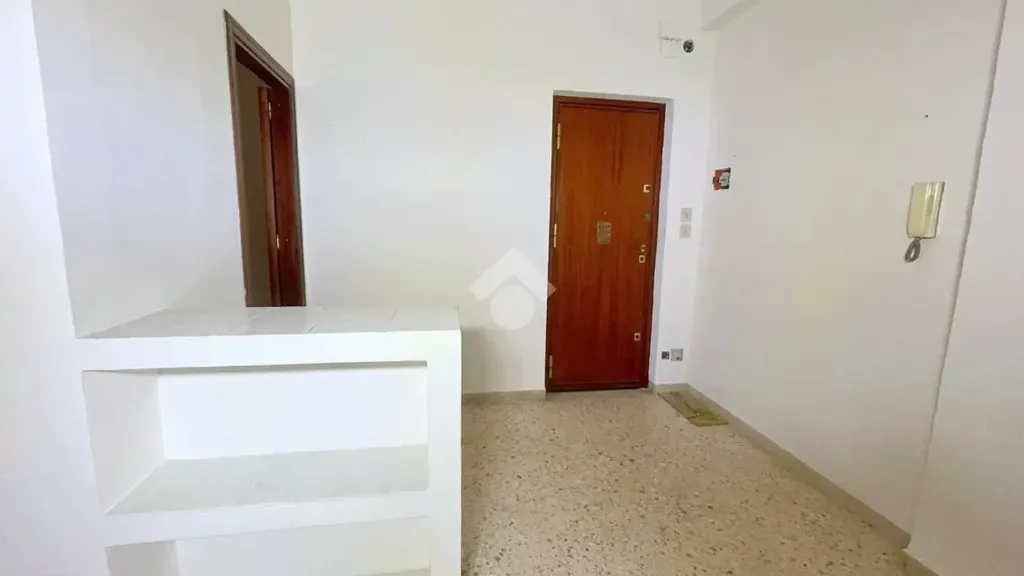 Esik - Three-Bedroom Flat with Balcony in Palermo