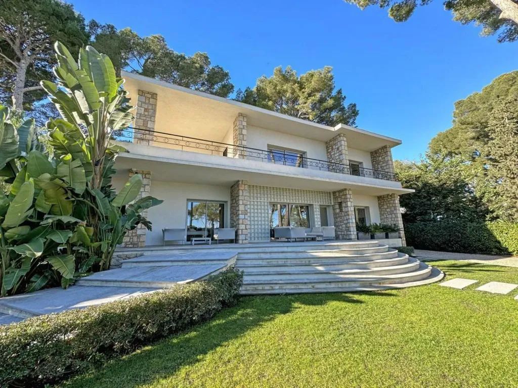 Exterior - 1950s Villa with Sea View in Cap d'Antibes