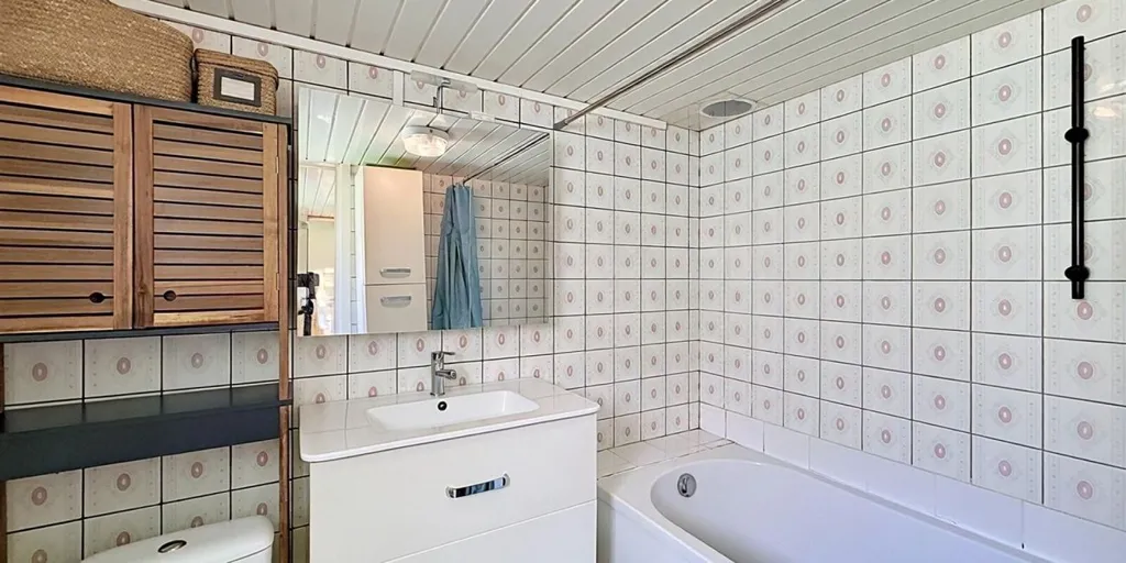 Vannitoad - House with Garden in Luingne, Hainaut
