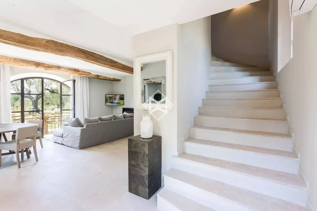 Séjour - Bastide Moderne avec Piscine à Gassin