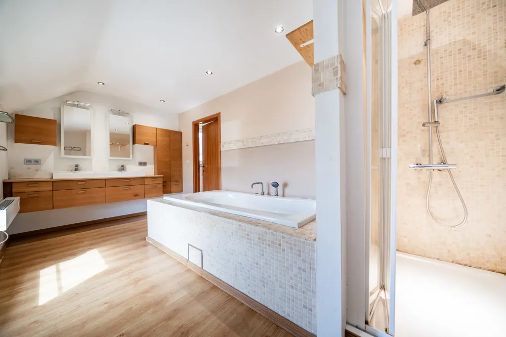Bathrooms - House with Photovoltaic Panels in Courcelles