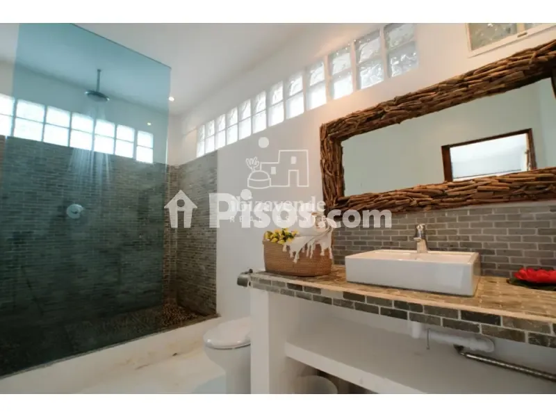 Bathrooms - Villa with Sea Views in Cap Martinet