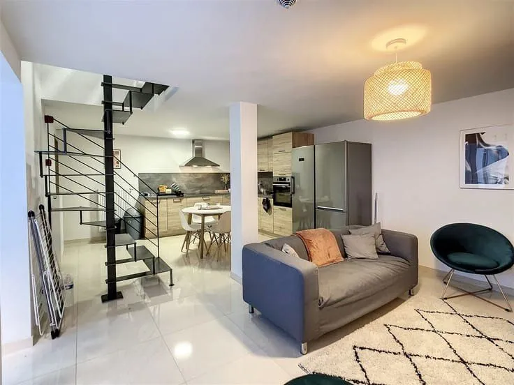 Co-Housing Rénové avec Terrasse à Charleroi