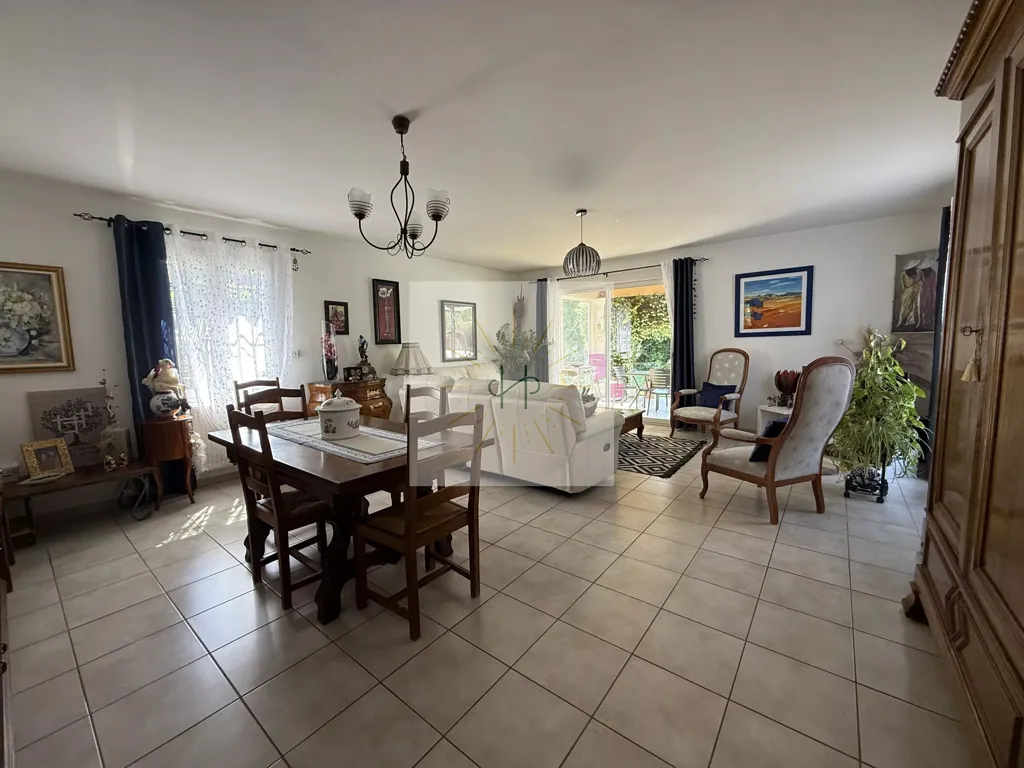 Salle à manger - Maison avec Piscine et Jardin à Montélimar