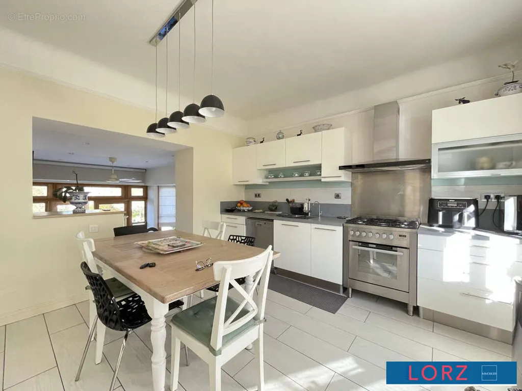 Cuisine - Maison Familiale avec Piscine à Bourges