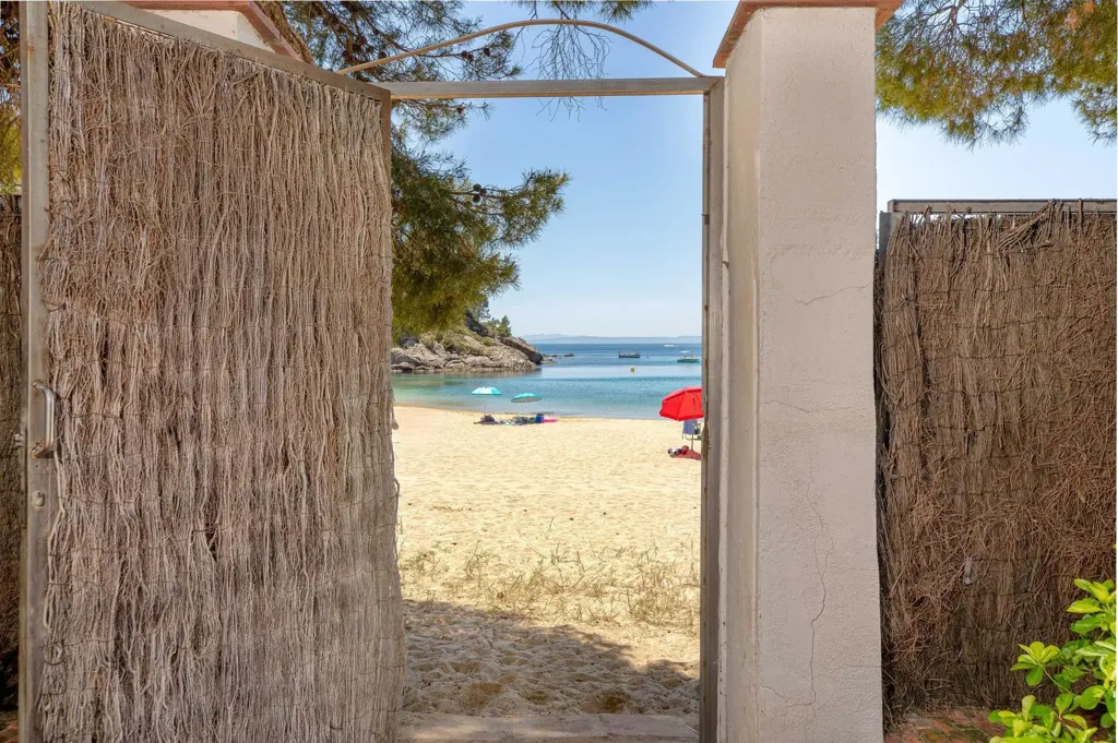 Esterno - Seafront Estate with Beach Access in Almadraba