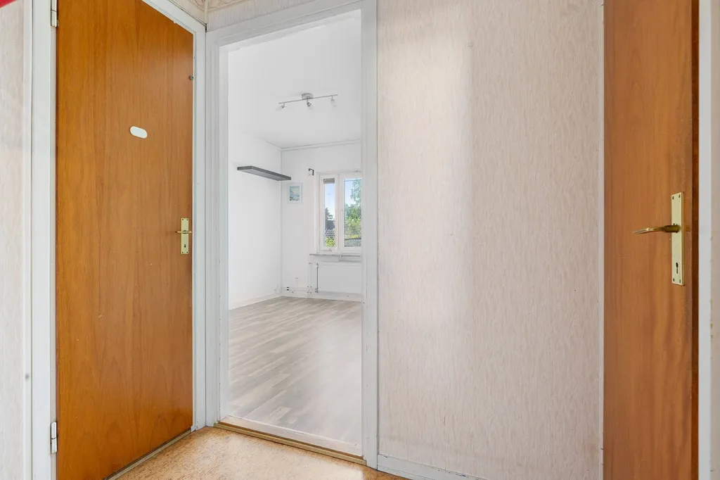 Apartment with Balcony in Paradiset