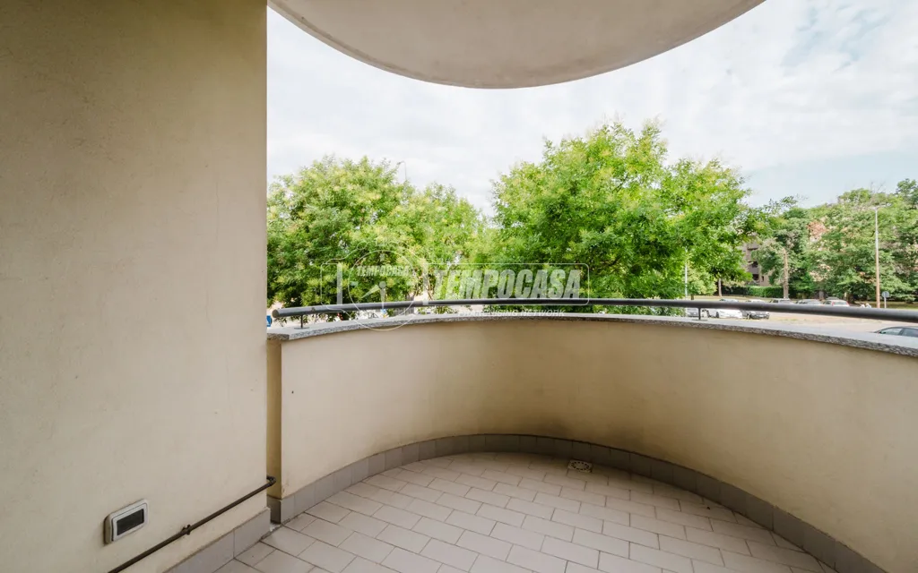 Balcon - Two-Bedroom Apartment with Balcony in Trezzano Sul Naviglio