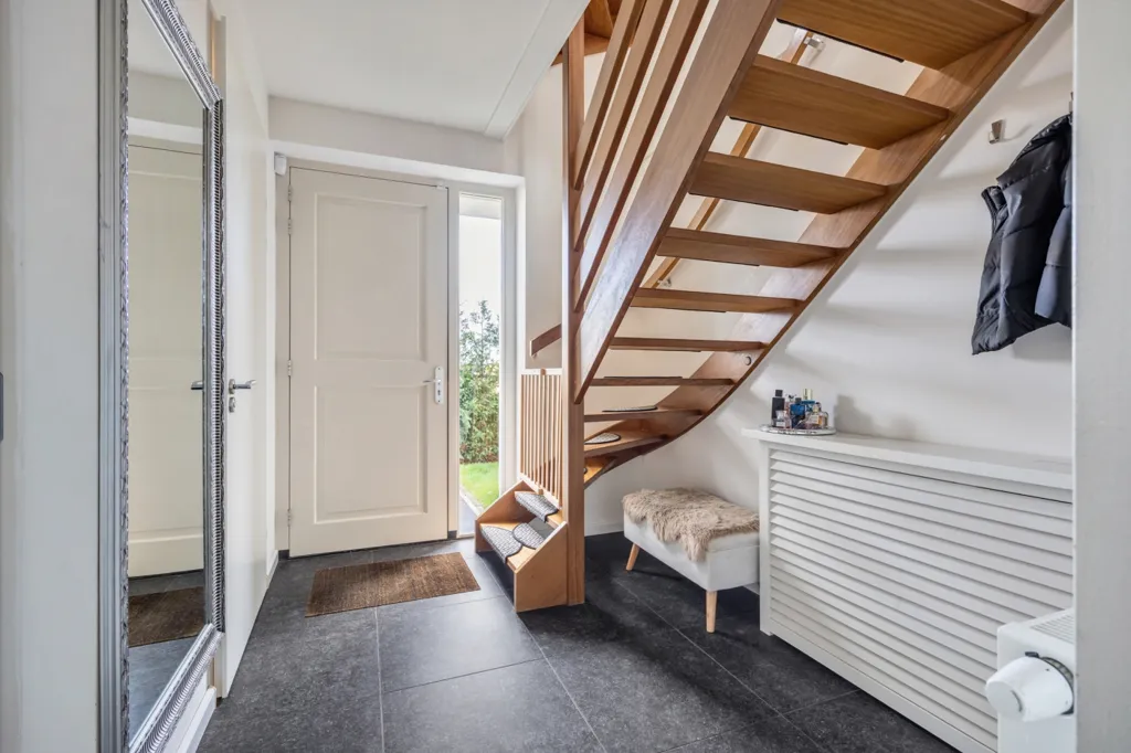 Toad - Detached House with Business Hall in Breda