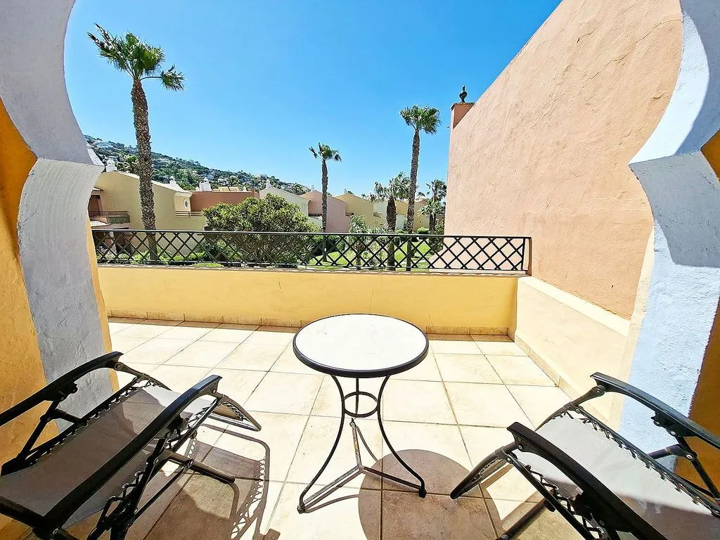 Terrass - Terraced Apartment with Pool in Central Location