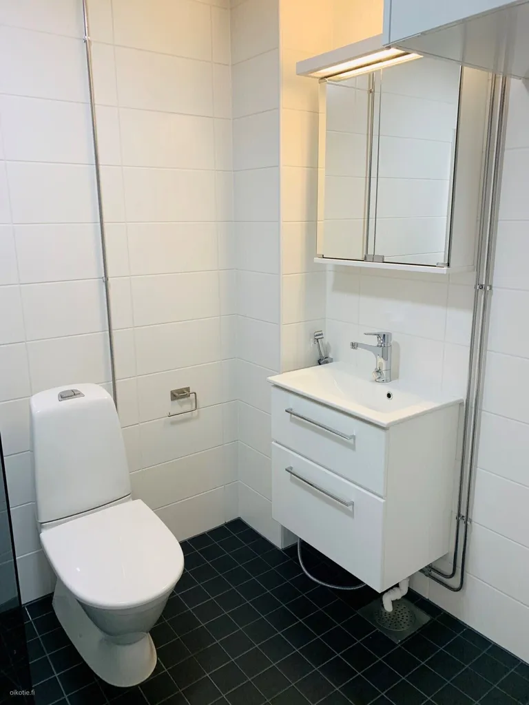 Salles de bain - Bright Studio with Balcony in Nekala, Tampere