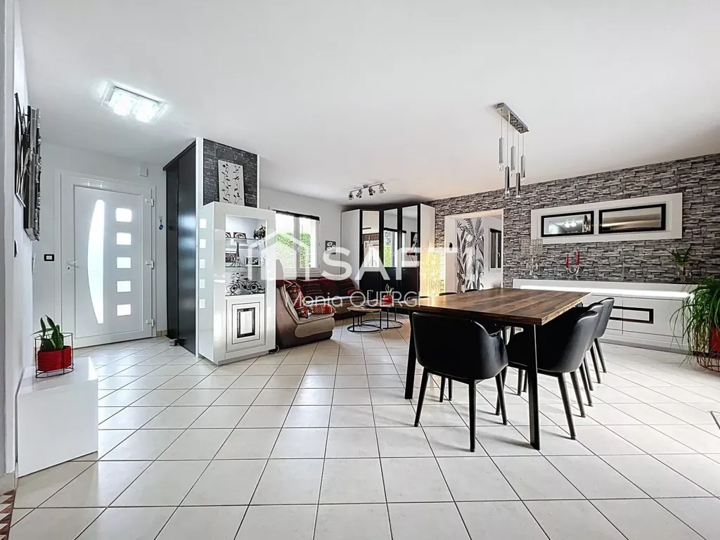 Salle à manger - Villa Rénovée avec Piscine en Campagne