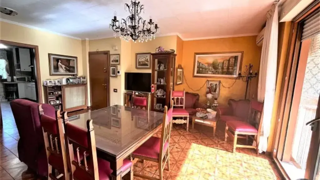 Dining Room - Apartment with Balcony in Rome 70