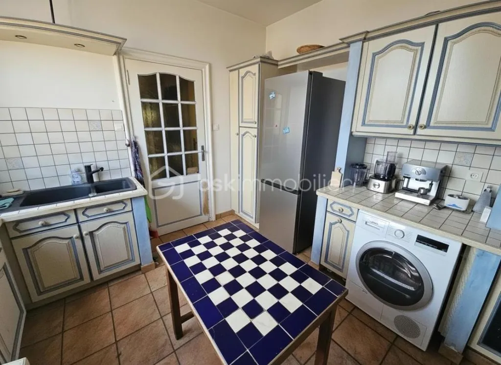 Köök - Characterful Apartment with Garage in Roanne Centre