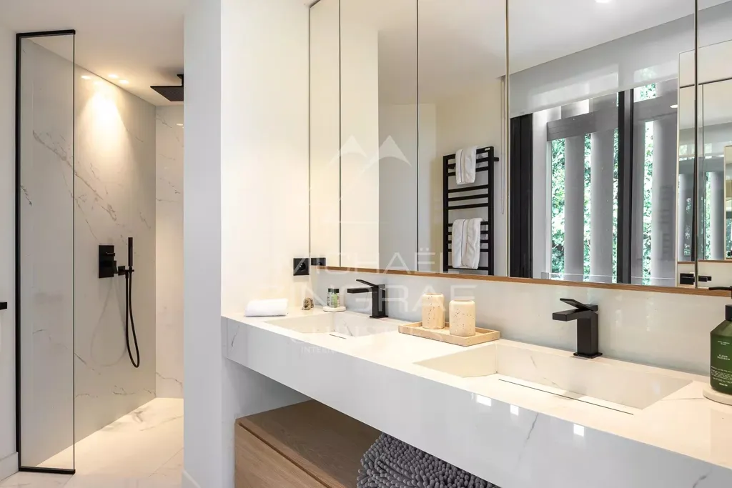 Salles de bain - Villa de luxe avec vue mer à Cannes