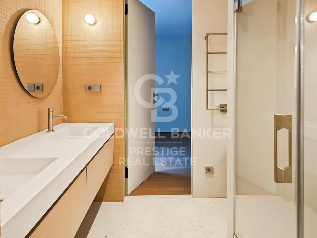 Bathrooms - Spacious Flat with Terrace in Exclusive Barcelona