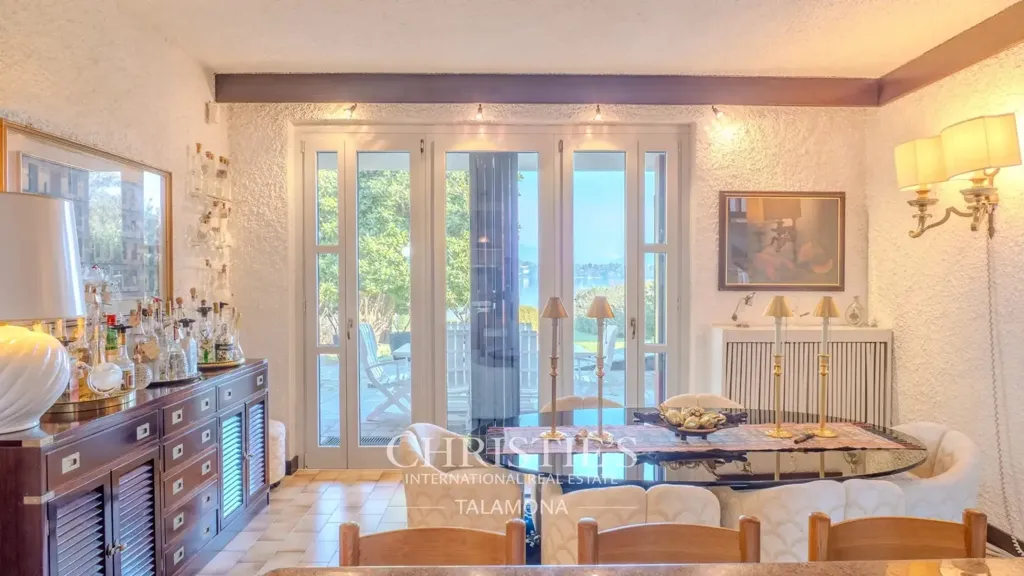 Dining Room - Lakefront Villa with Private Park in Ranco