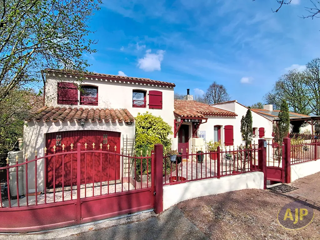 Esterno - Atypical House with Pool in St André D'Ornay