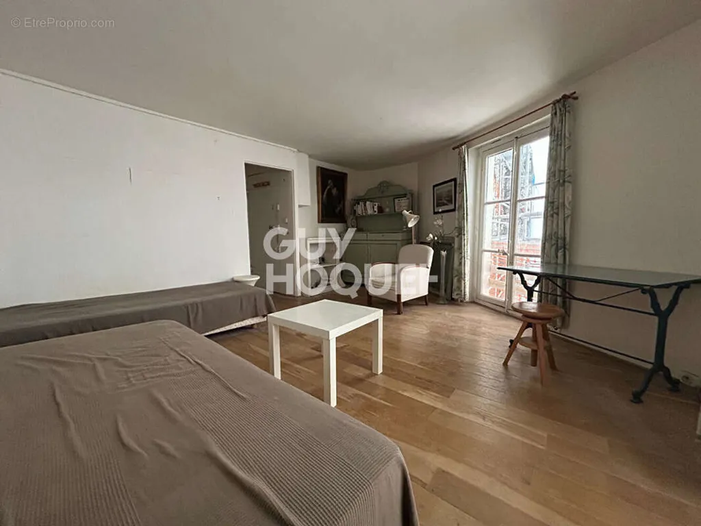Camere da letto - Paris 6th Arrondissement Flat with High Ceilings