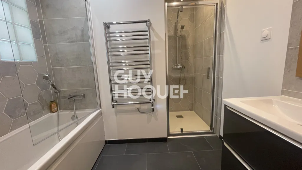 Bathrooms - Pebble-Finished House with Garden in Semoy