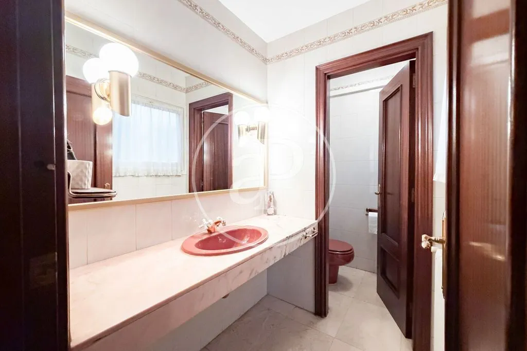 Salles de bain - Luxury Villa with Pool in Sabadell
