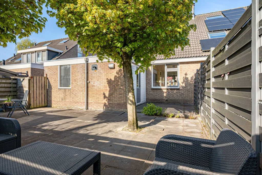Terrass - 2-Under-1-Cap House with Garage in Leeuwarden