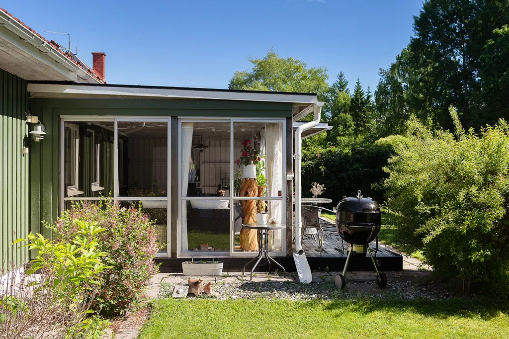 Terrass - 1-Storey Villa with Garden in Östra Lugnet