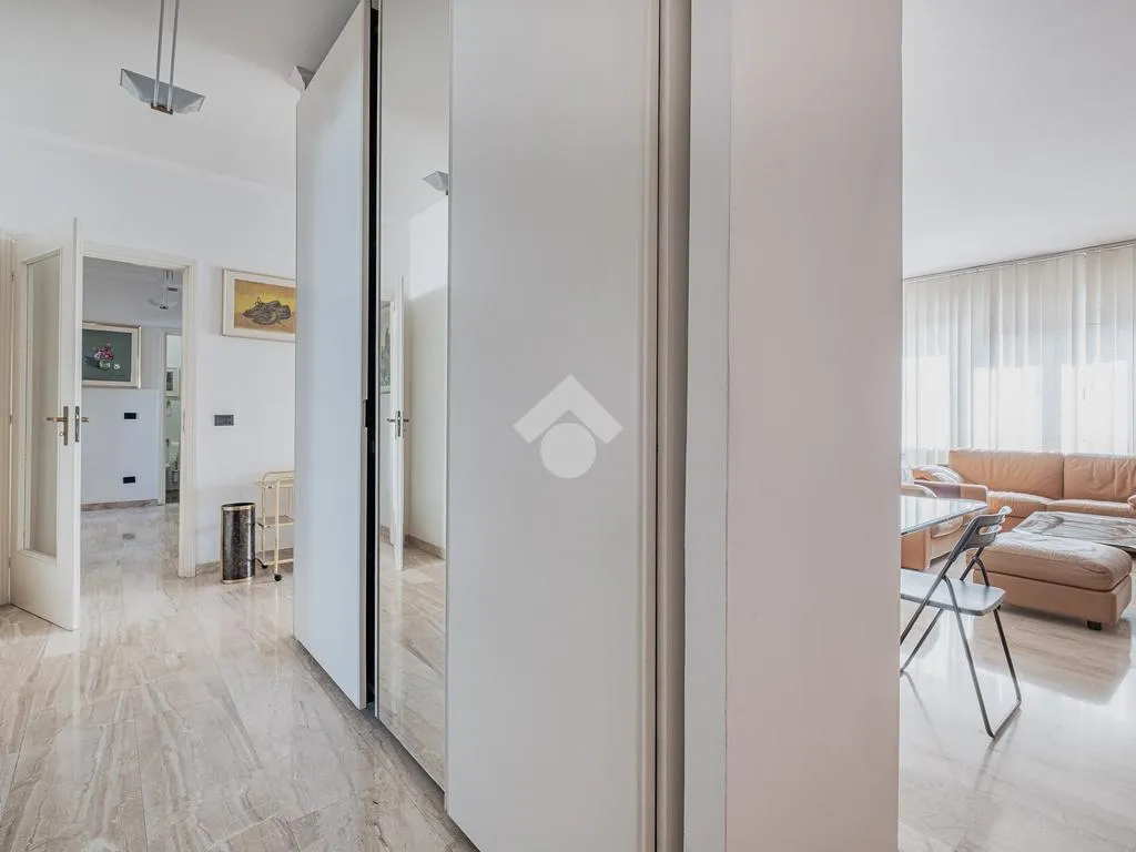 Entrée - South-Facing Apartment with Terrace in Rome
