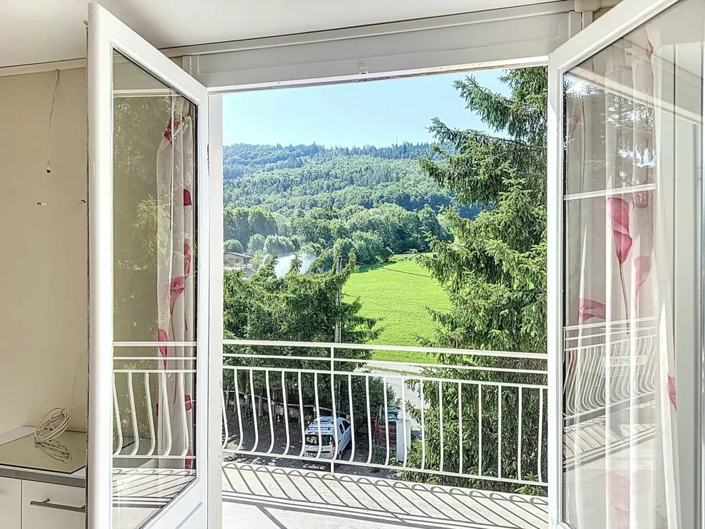 Rõdu - Renovated Apartment with Balcony in Chabottes