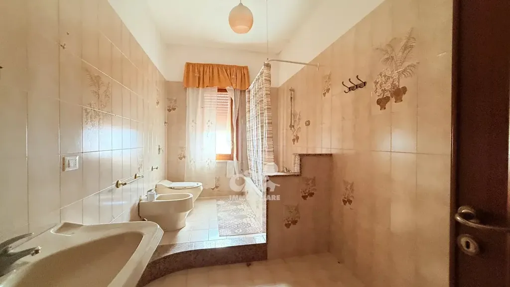 Bathrooms - Villa with Private Garden in Marsala