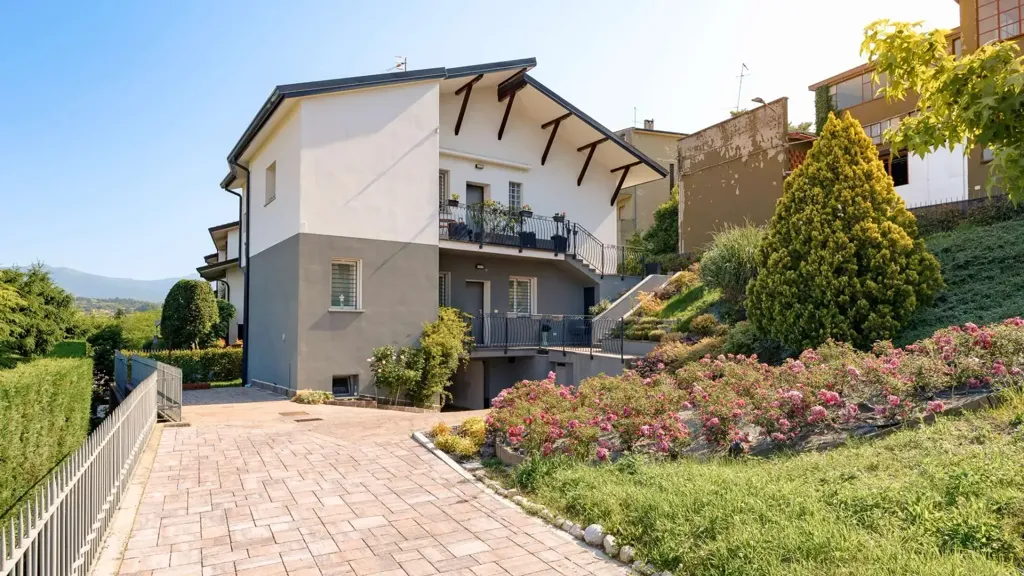 Välivaade - Luxury Villa with Private Garden in Cantù