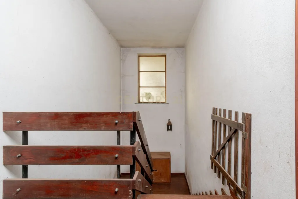 Toad - T6+1 House with Garden in Alfragide Norte