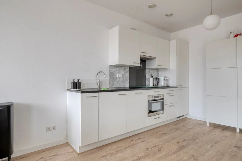 Köök - 1-Bedroom Apartment with Balcony in Rotterdam