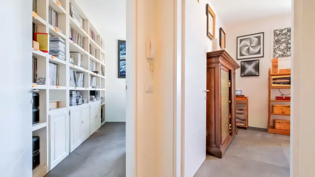 Bureau - Rustic-Style Apartment with Historic View in Florence