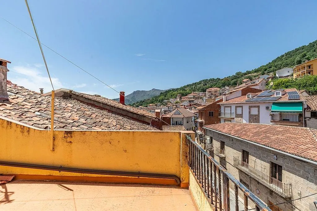 Rõdu - Traditional Townhouse with Terrace in Pedro Bernardo