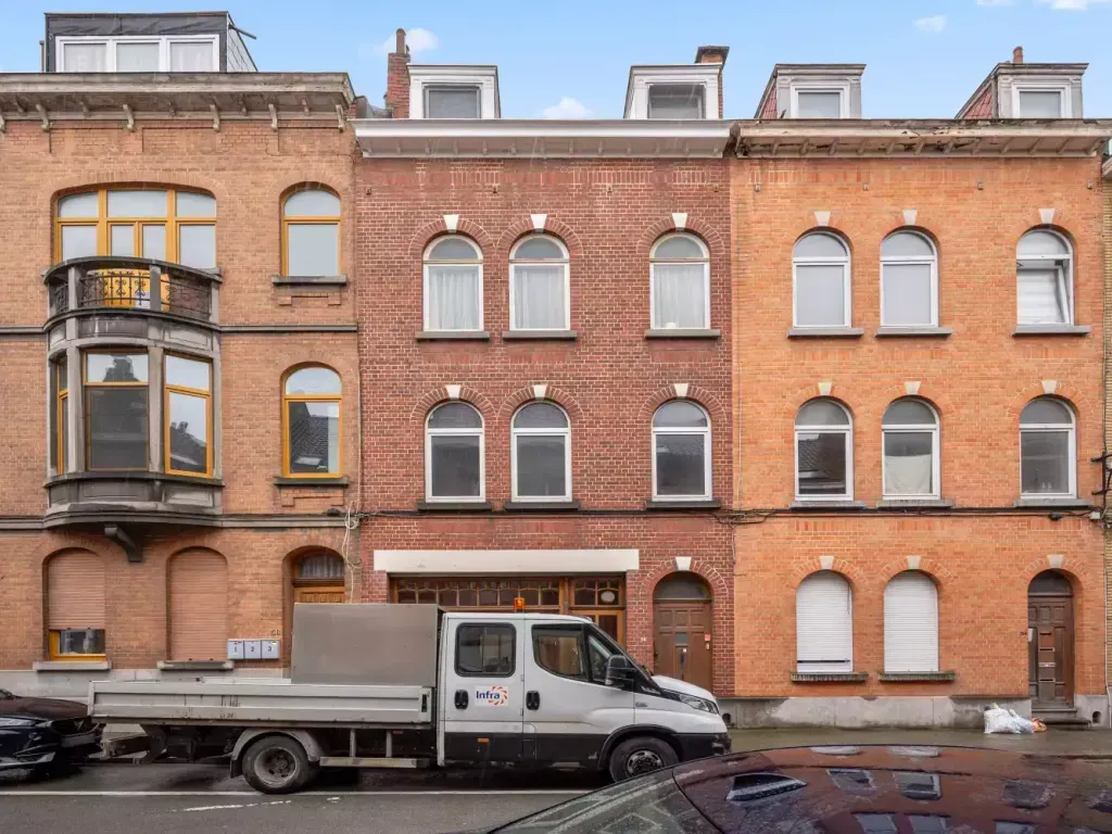 Välivaade - Mixed-Use Property with Commercial Space in Evere