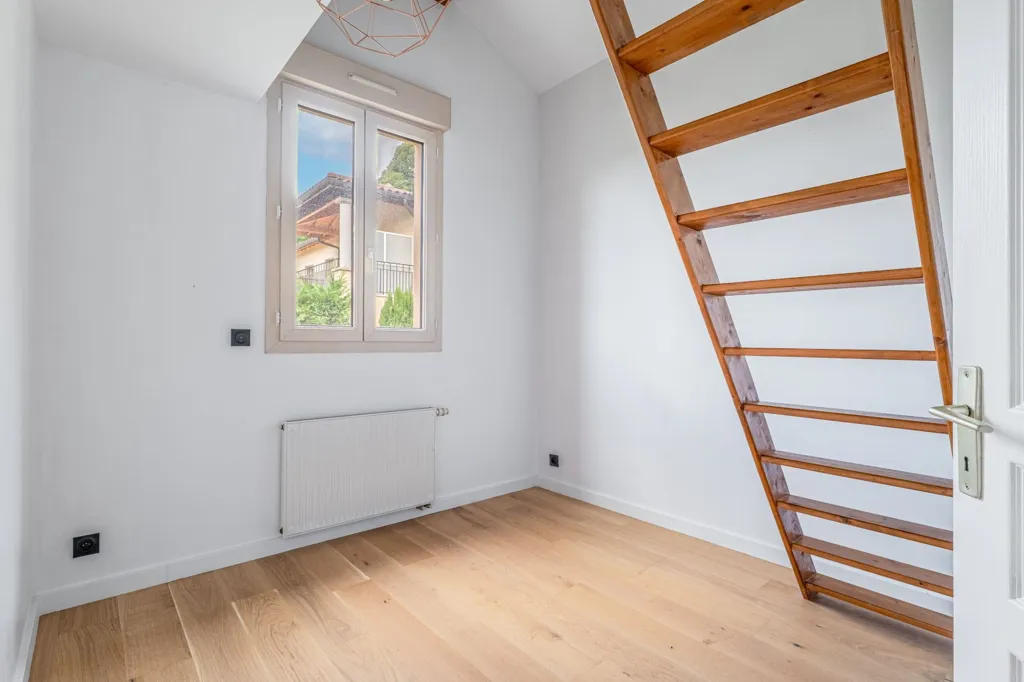 Toad - Villa with Private Apartment near Lyon Centre