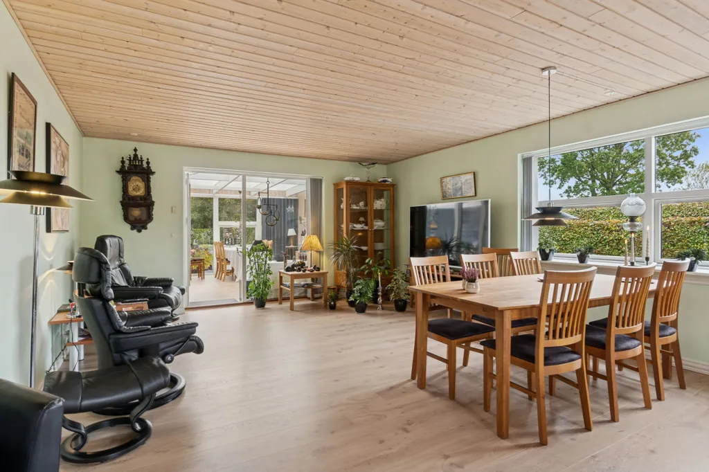 Sala da pranzo - Well-Built Summerhouse with Garden in Skellet